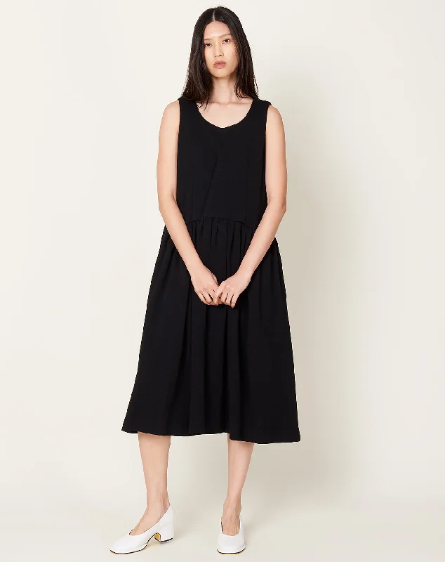 Sleeveless Dress Plus SizeSleeveless Pleat Dress in Black